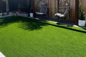 Искусственная трава: практичный и эко-дружественный вариант для зеленого двора фото